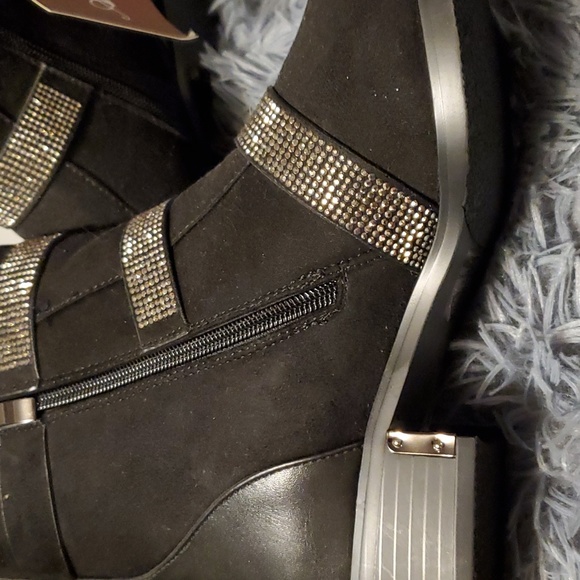 Black soft ankle boots - Picture 2 of 3